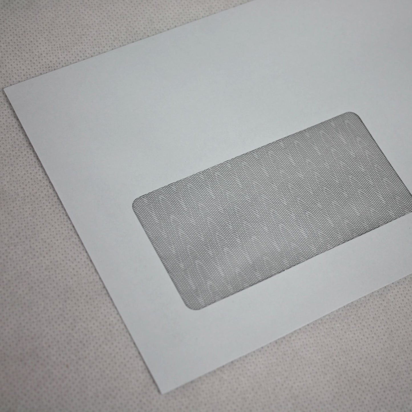 121x235mm DL+ White Gummed Envelopes (Window 45x90mm)