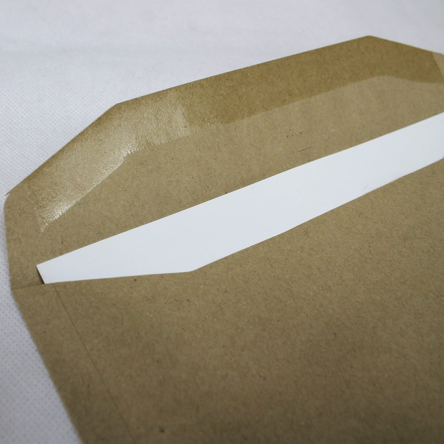 162x235mm C5+ Manilla Gummed Envelopes (Window 90x45mm / 140mm left, 50mm up)