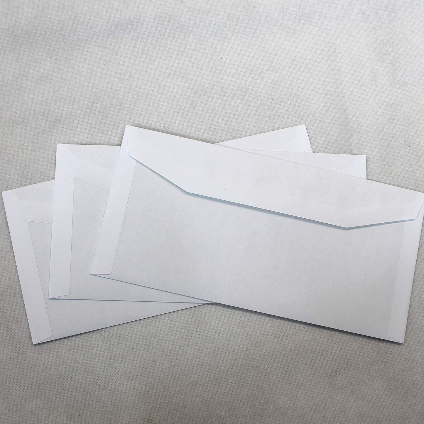 114x235mm DL+ White Gummed Envelopes (None Window)