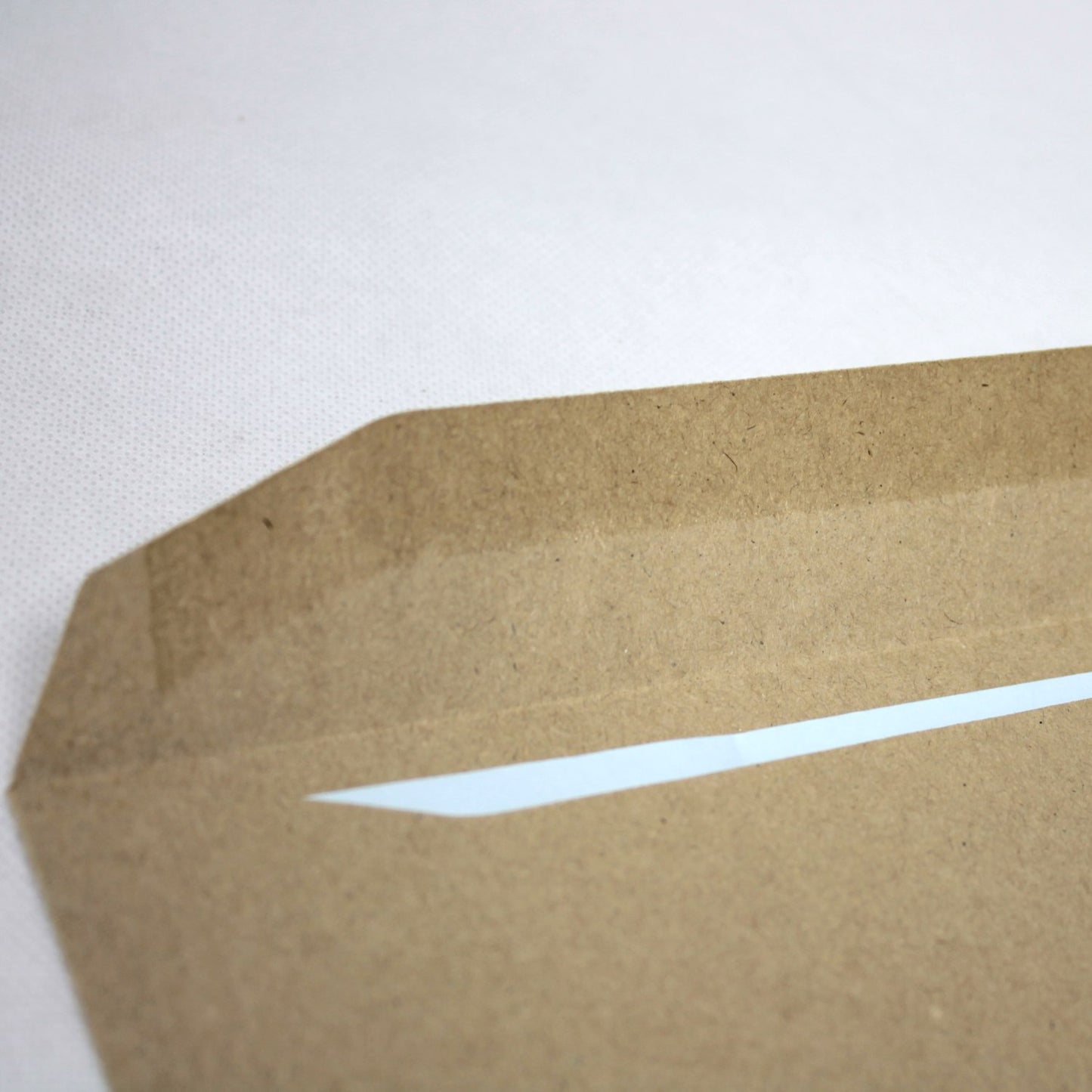 121x235mm DL+ Manilla Gummed Envelopes (Window 35x90mm)