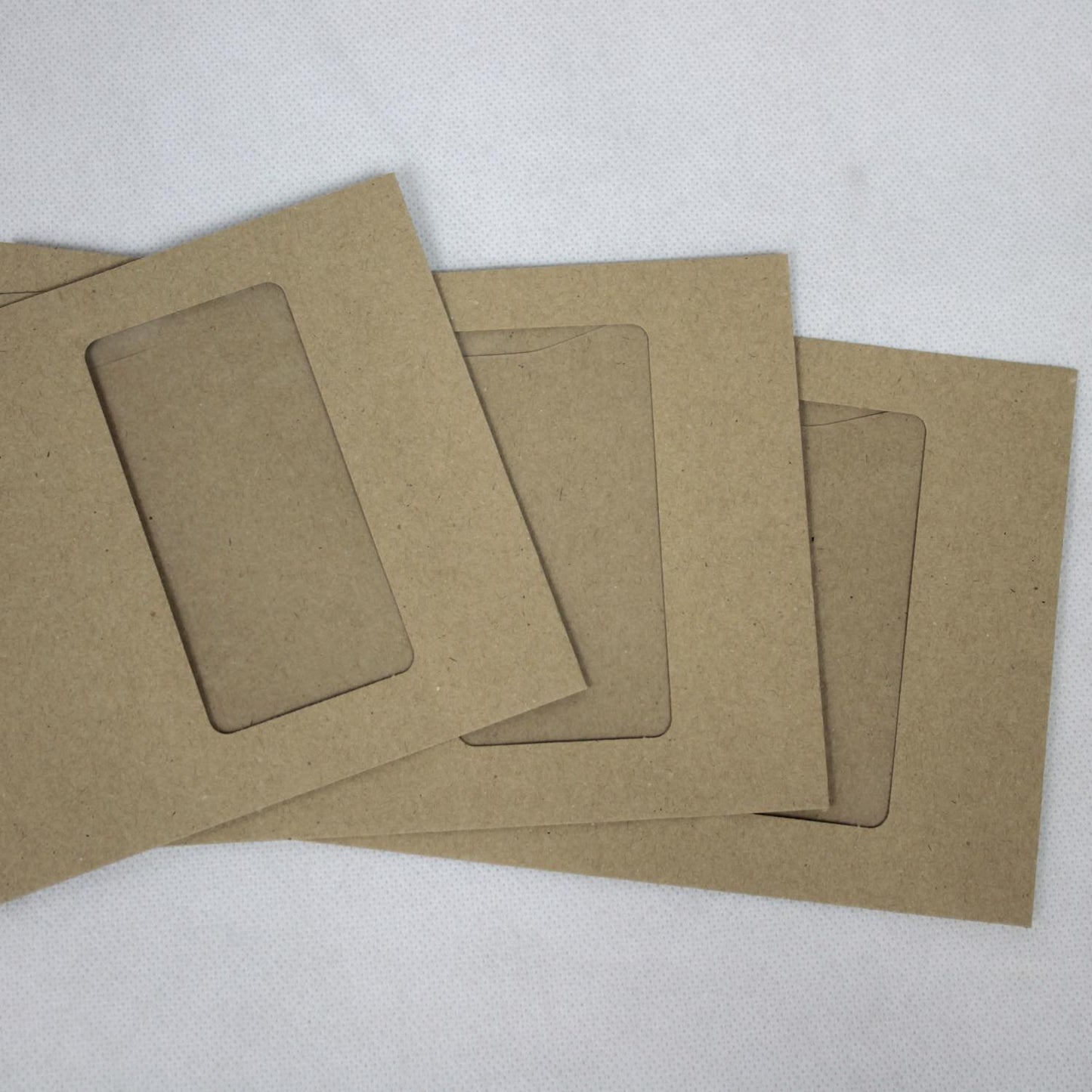 121x235mm DL+ Manilla Gummed Envelopes (Window 90x45mm / 159mm left, 16mm)