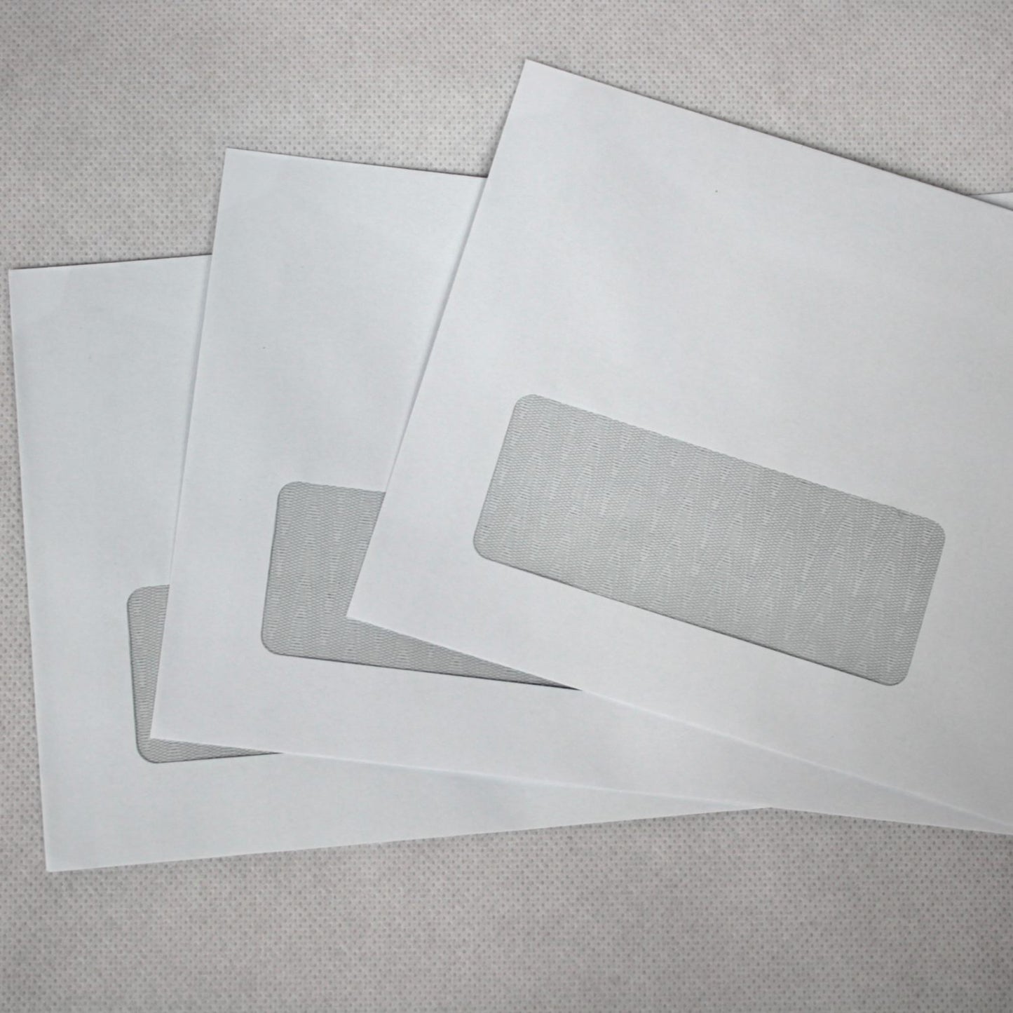 121x235mm DL+ White Gummed Envelopes (Window 35x90mm)