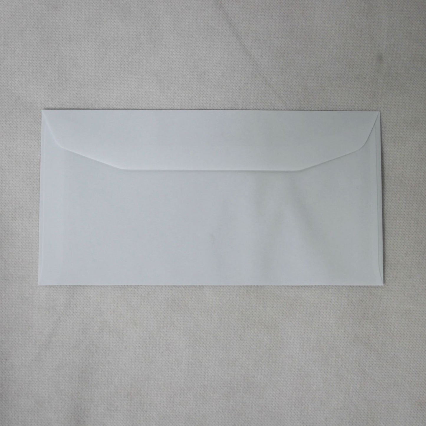 121x235mm DL+ White Gummed Envelopes (Window 45x90mm)