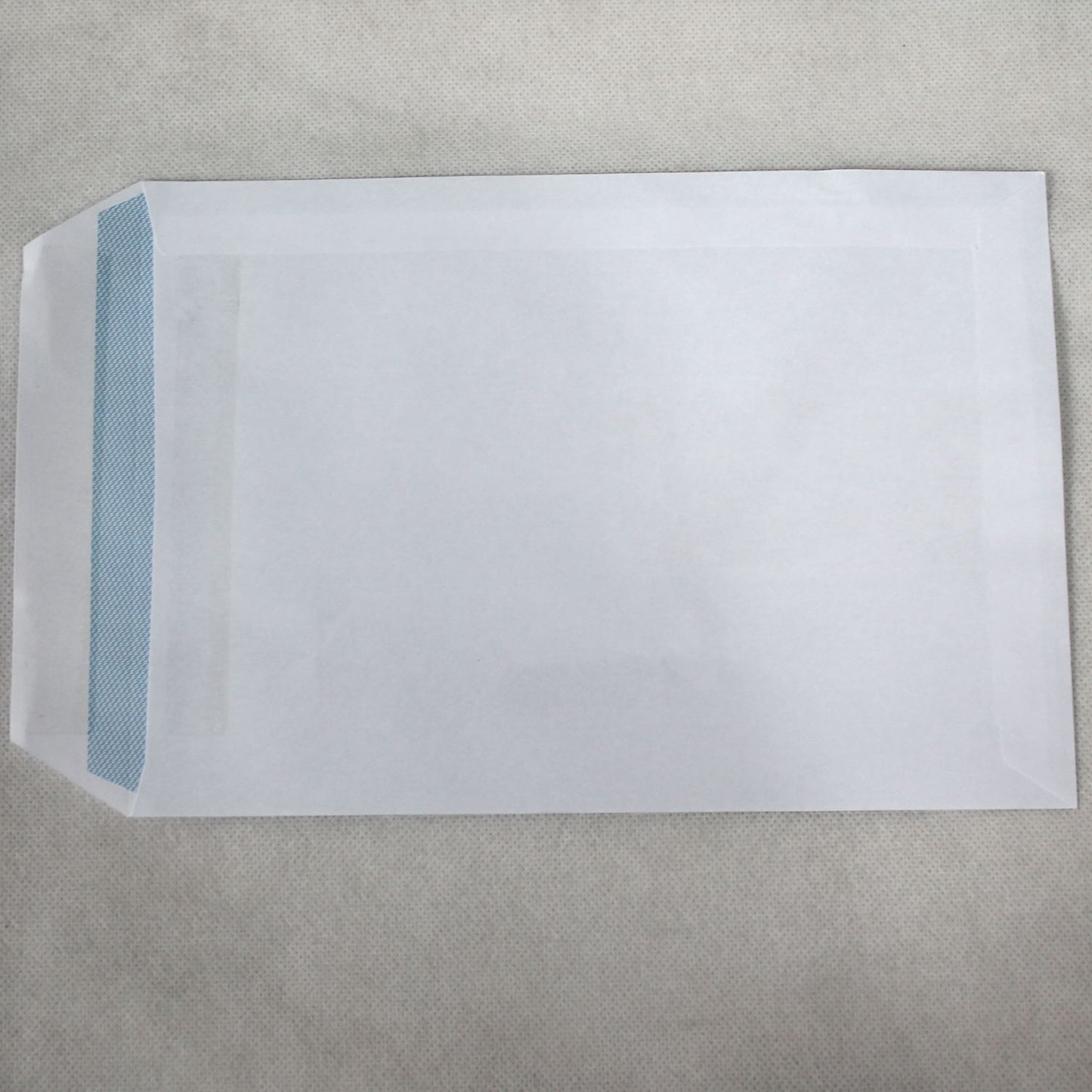 229x162mm C5 White Self Seal Envelopes (Window 90x45mm)