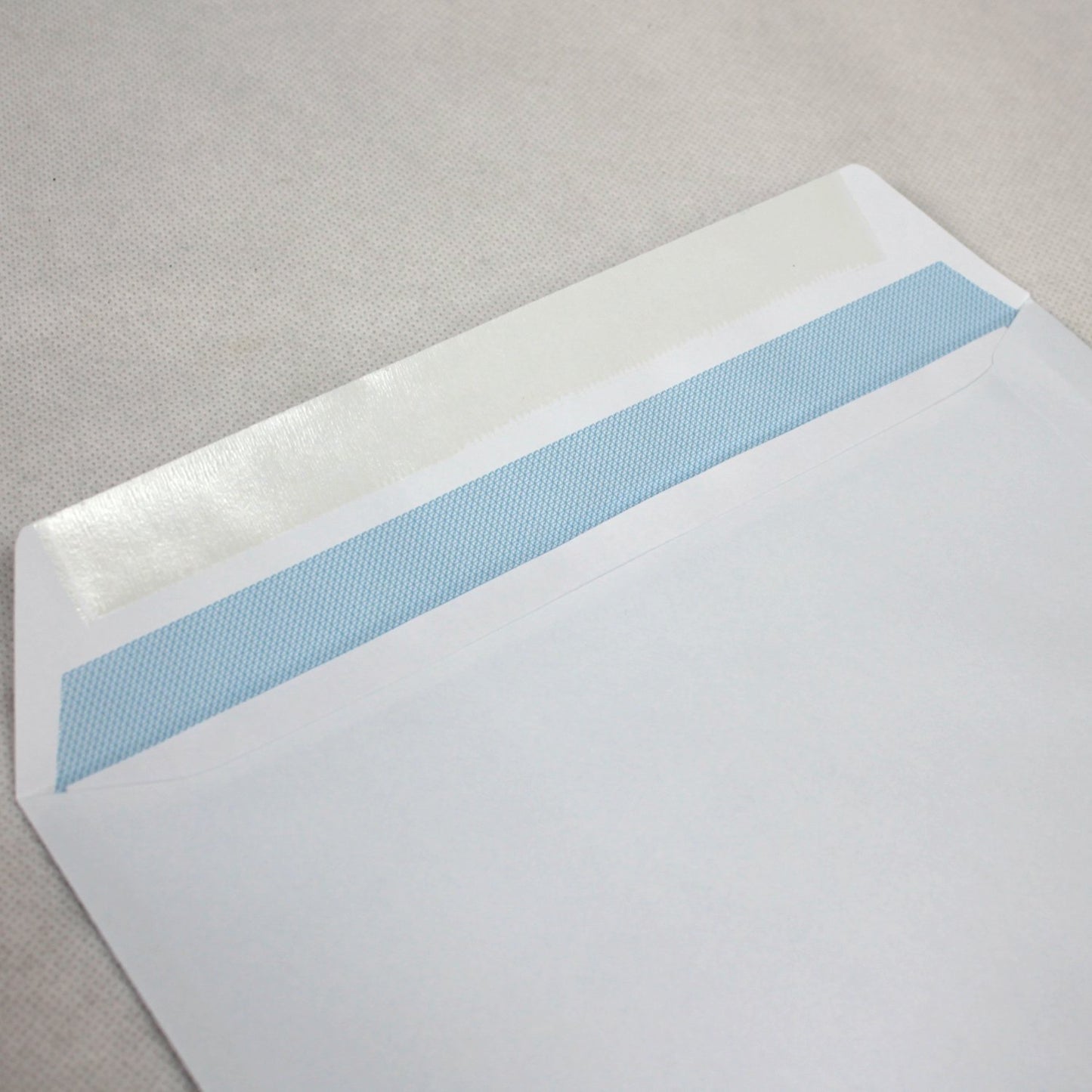 324x229mm C4 White Gummed Envelopes (Window 40x105mm)